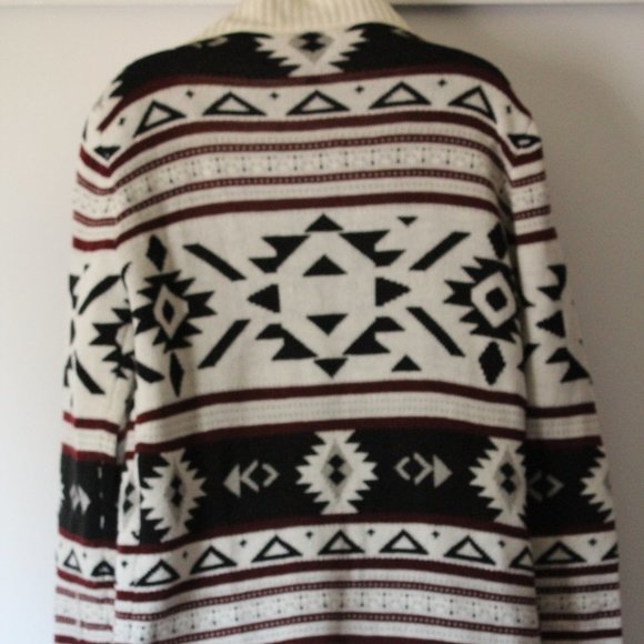 Bobeau Aztec Printed Sweater - Picture 5 of 6